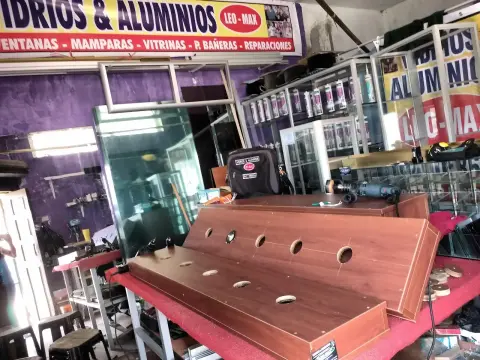 Vidriería leomax Chimbote