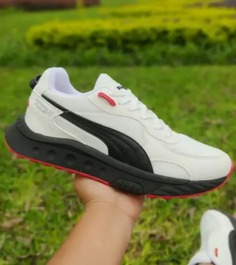 Zapatillas Puma urbanas — blancas con franja negra