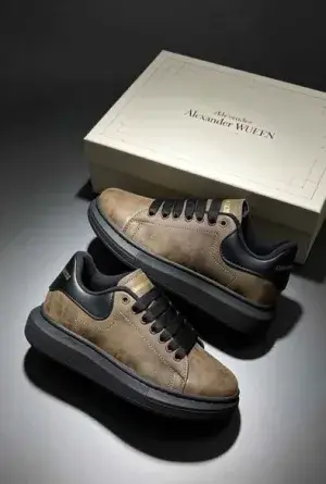 Zapatillas Alexander McQueen coñac con negro